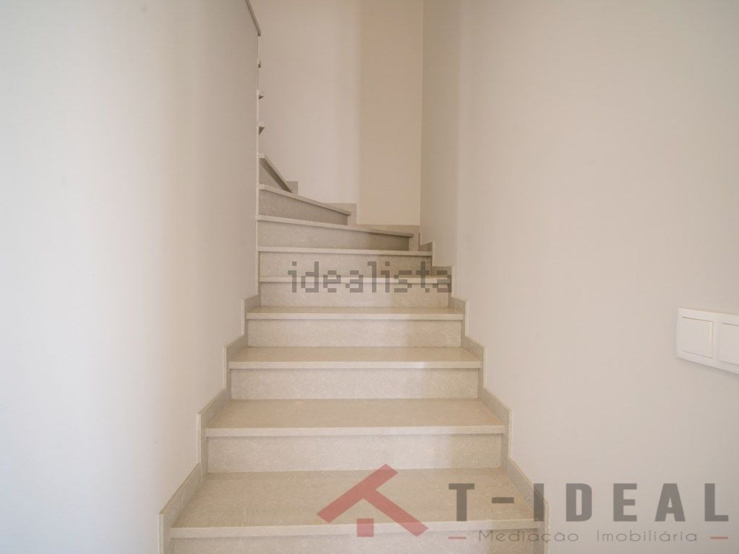 小楼房或独栋别墅出售在Rua da Vista Alegre - 详情
