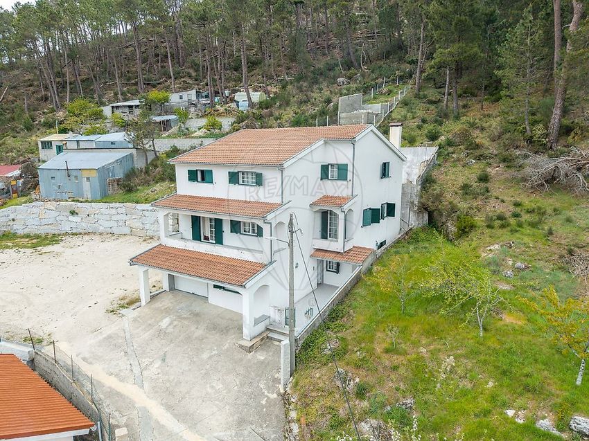 小楼房或独栋别墅出售在 Casa da Fonte