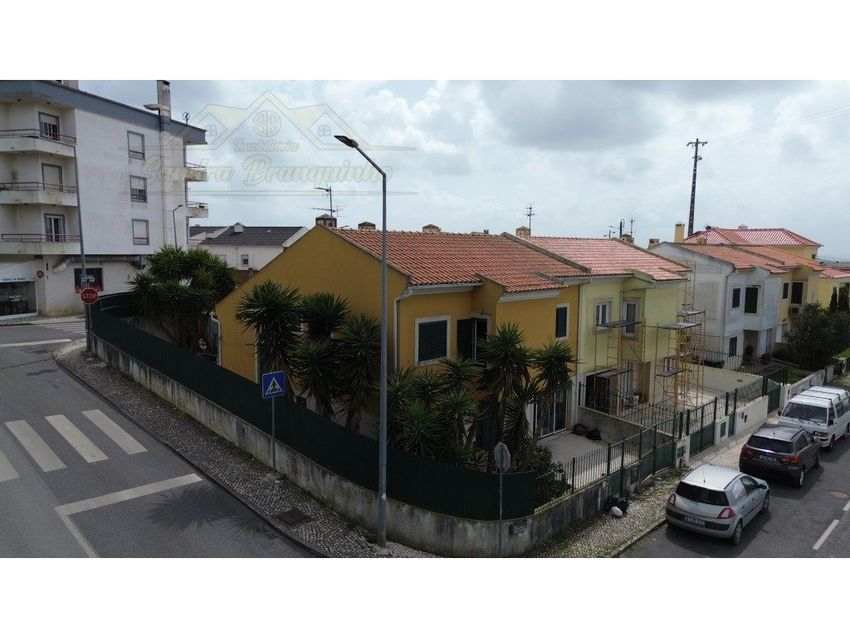 小楼房或独栋别墅出售在Rua Doutor João Pedro Morais Cardoso