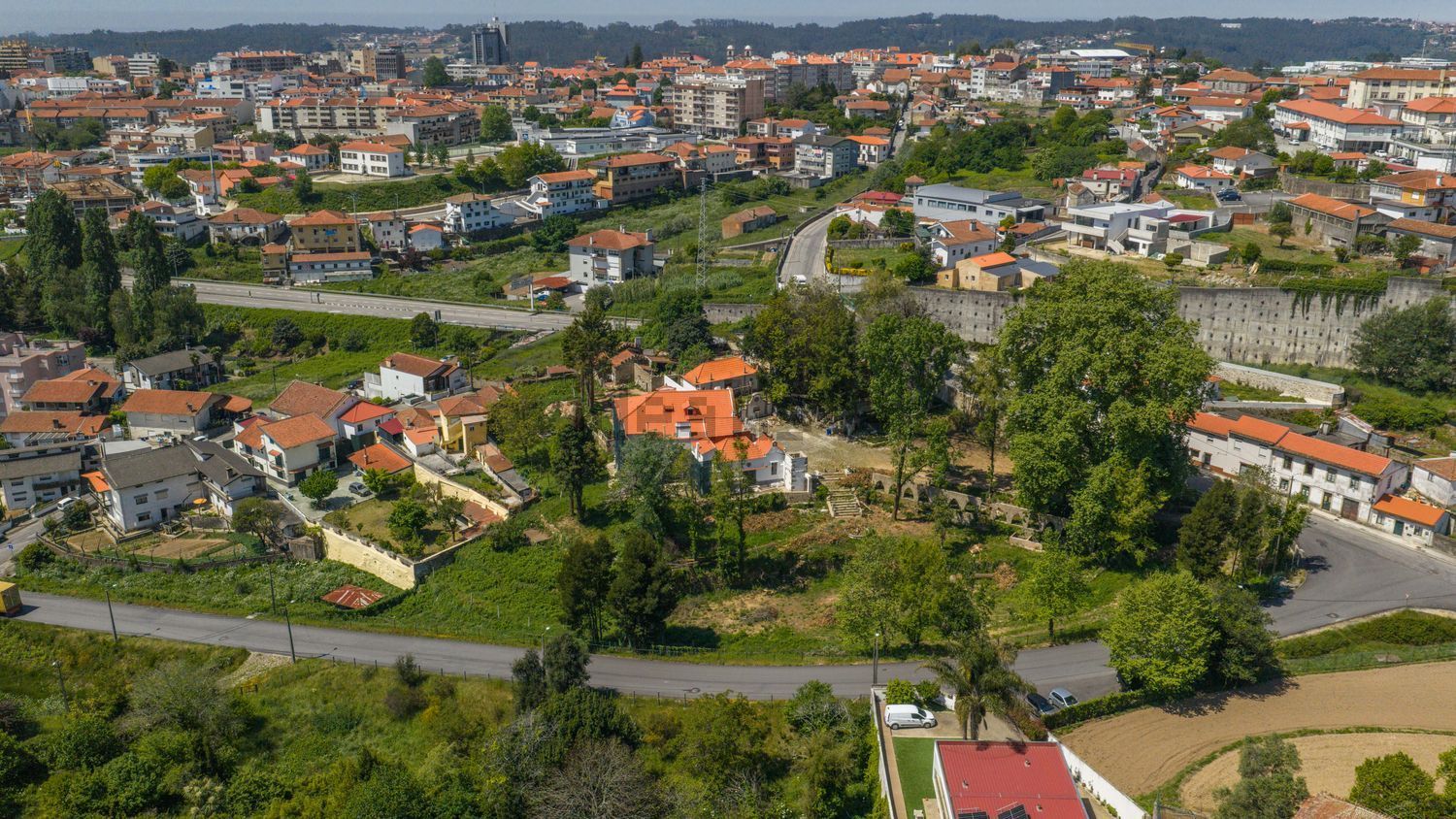 小楼房或独栋别墅出售在 Centro de Oliveira de Azeméis - 照片
