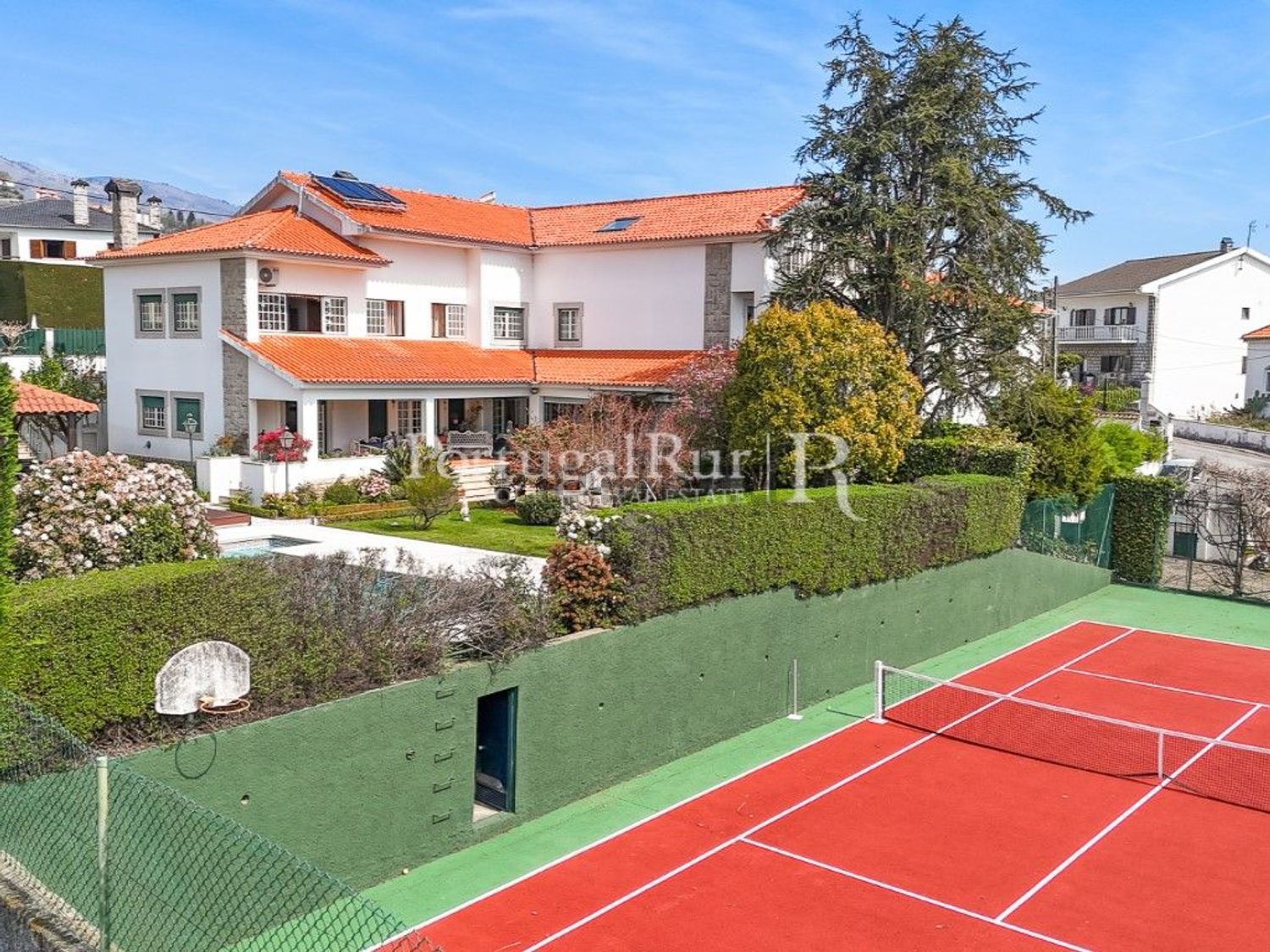 小楼房或独栋别墅出售在Rua da Quinta do Sol - 游泳池