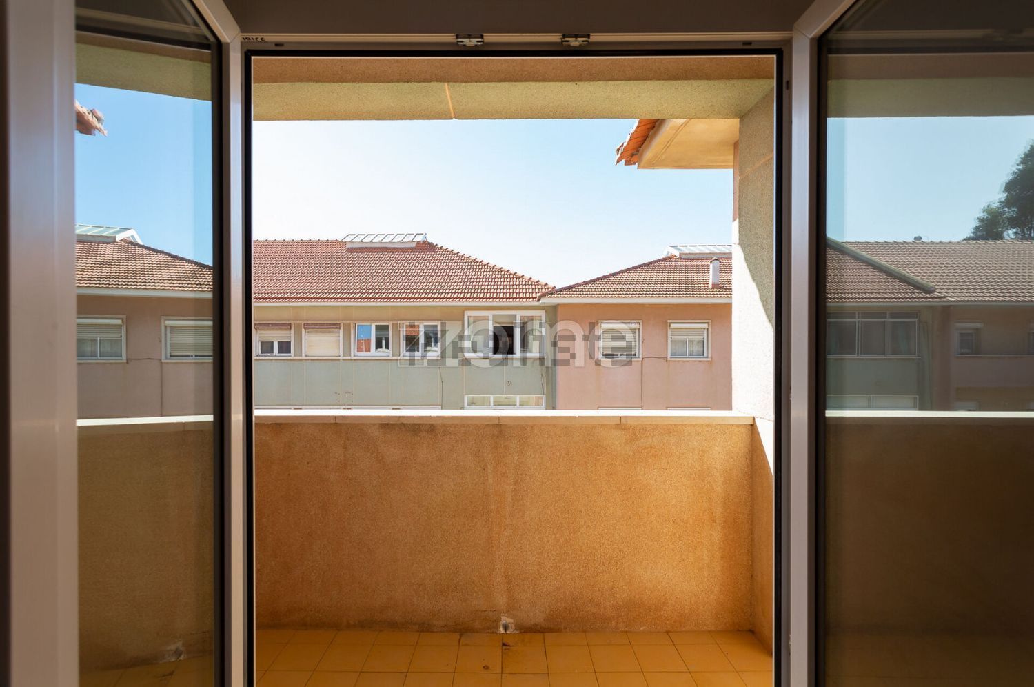 出租公寓 t2在Rua Viana da Mota, 24 - 门廊