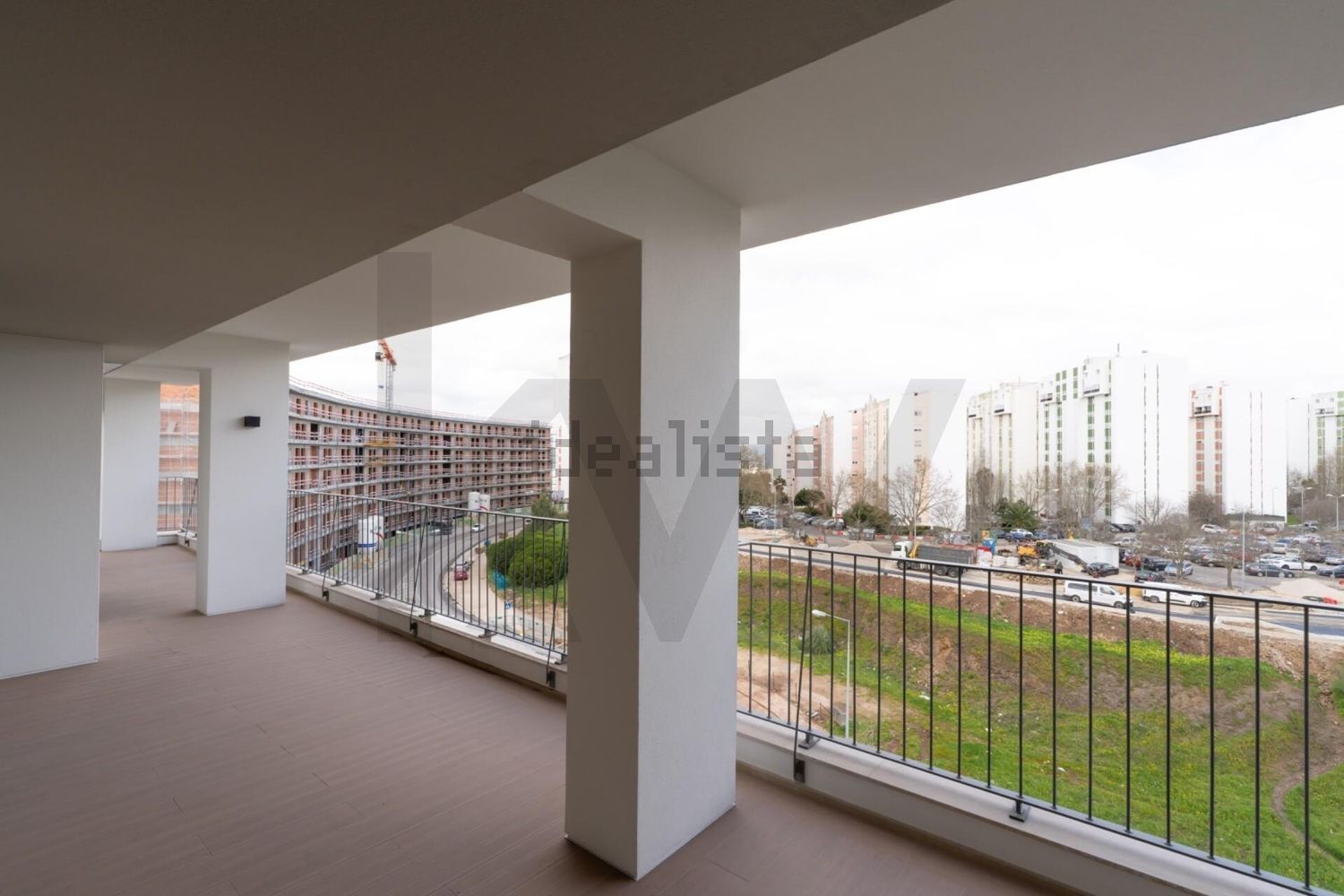 公寓 t4出售在 Santo António dos Cavaleiros e Frielas - 阳台