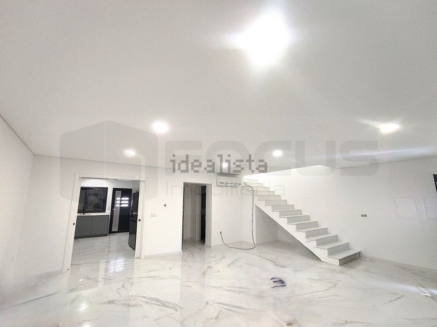 小楼房或独栋别墅出售在 São Salvador - 照片