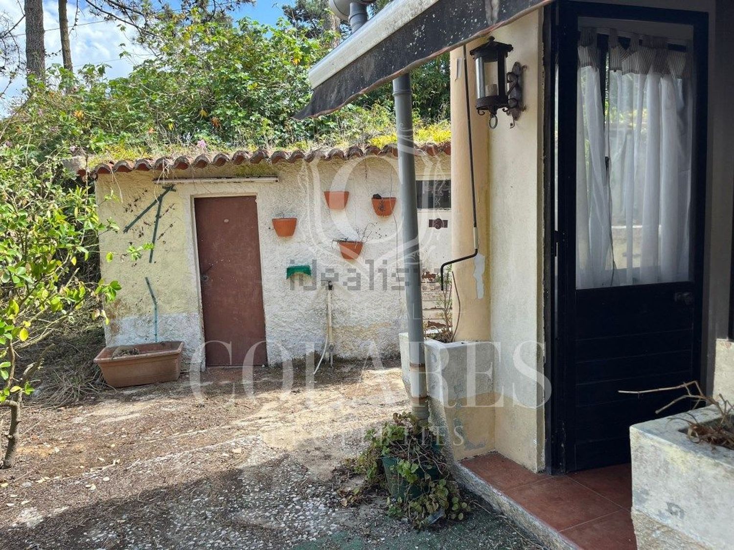 小楼房或独栋别墅出售在 Vila de Colares - Mucifal - 前厅