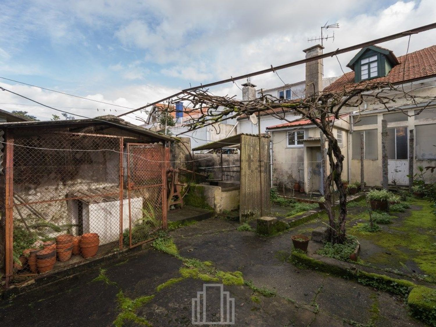 小楼房或独栋别墅出售在 Centro de Ovar - 外立面