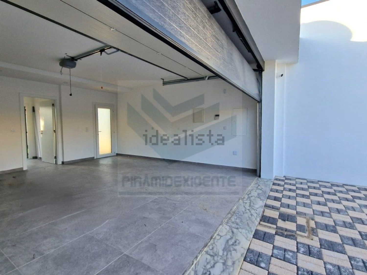 小楼房或独栋别墅出售在 Vila Nogueira de Azeitão - 停车位