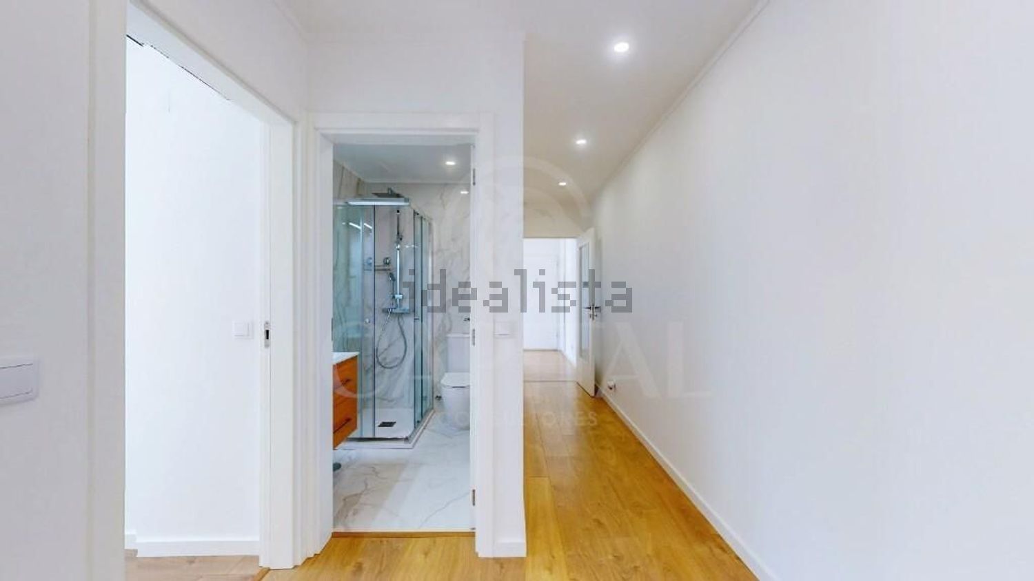 公寓 t3出售在 Vialonga - 过道