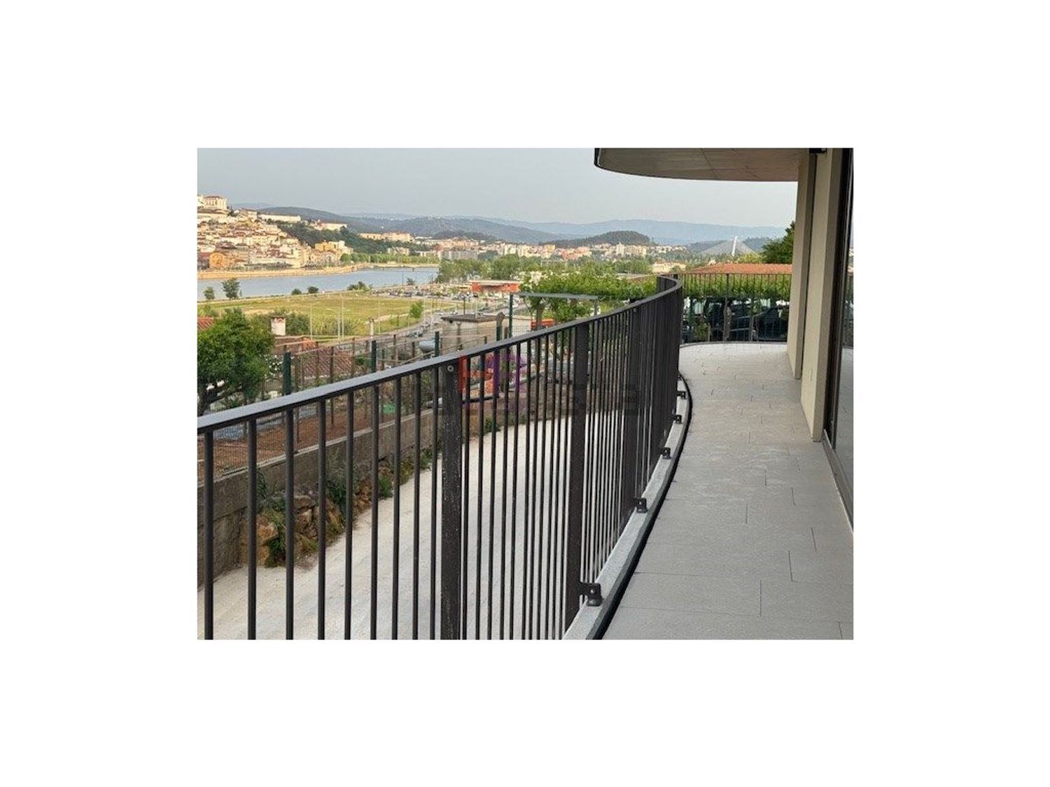 公寓 t3出售在 Santa Clara e Castelo Viegas - 阳台