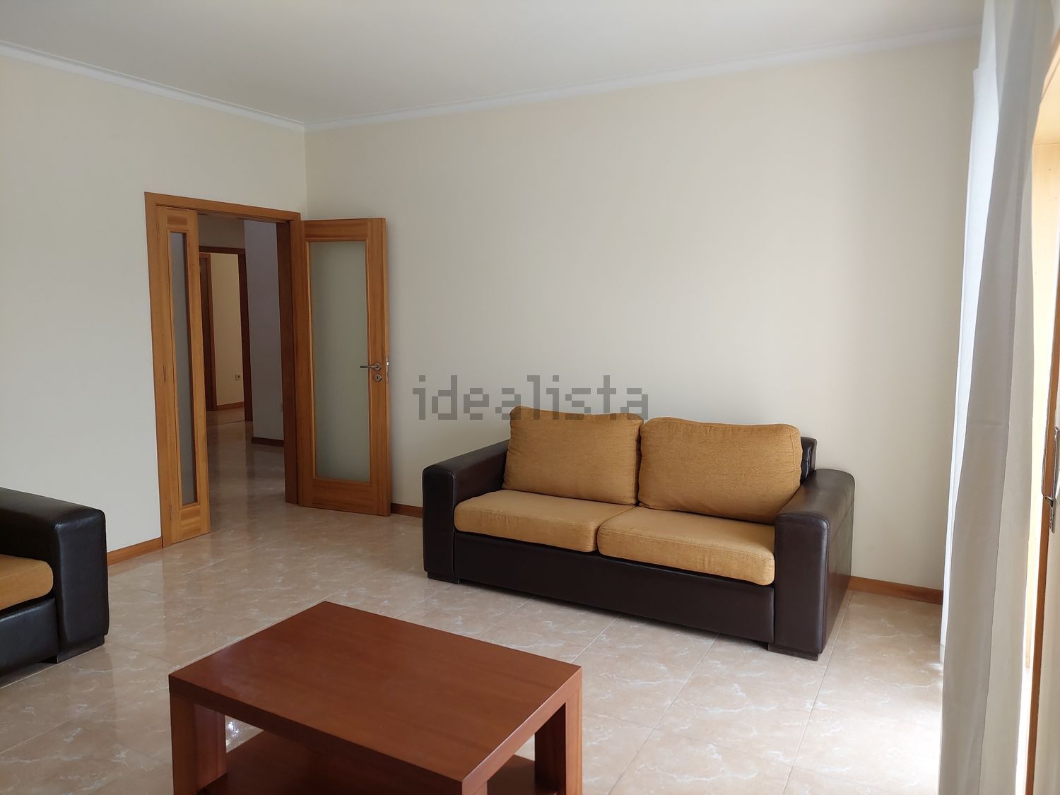 出租公寓 t2在Rua Madalena Sotto, 3720 -126 - 客厅