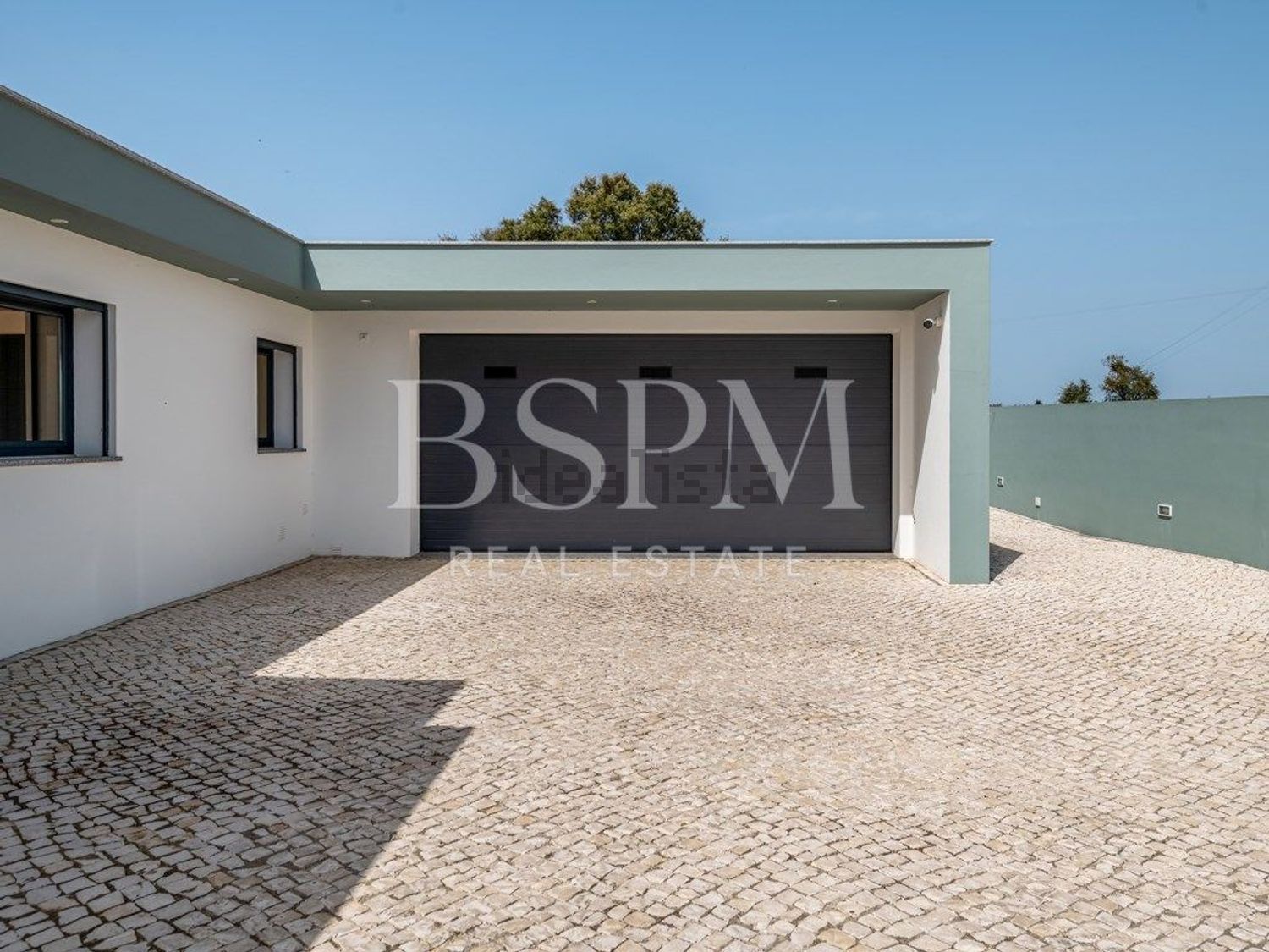 小楼房或独栋别墅出售在Rua do Casal Novo - 外立面