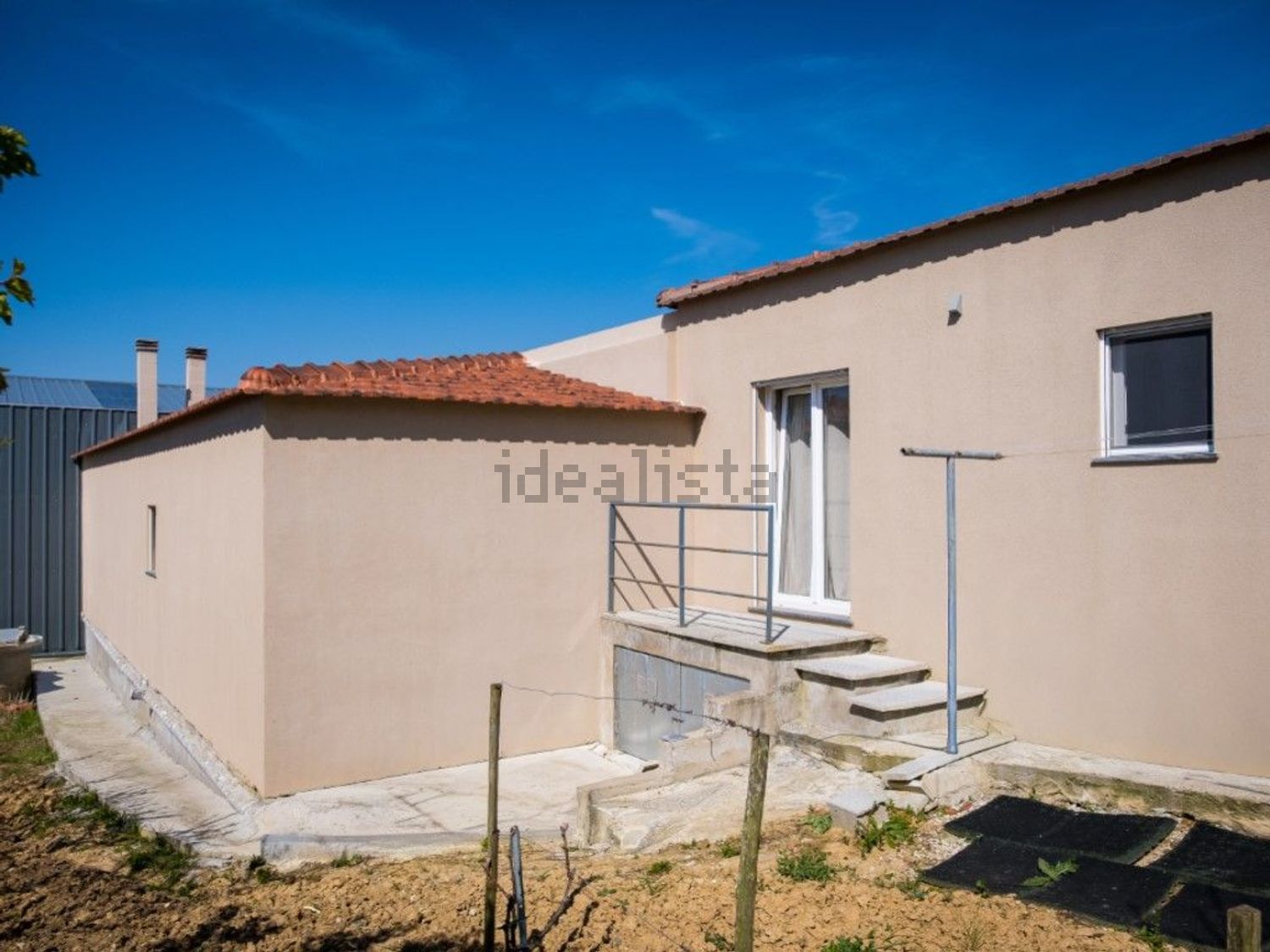 小楼房或独栋别墅出售在 Santa Bárbara - 外立面