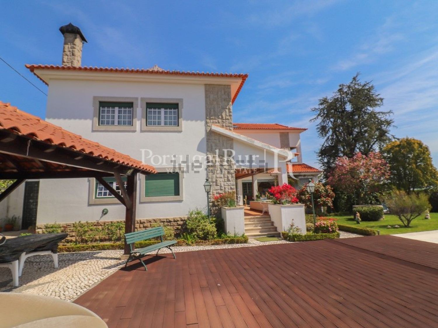 小楼房或独栋别墅出售在Rua da Quinta do Sol - 外立面