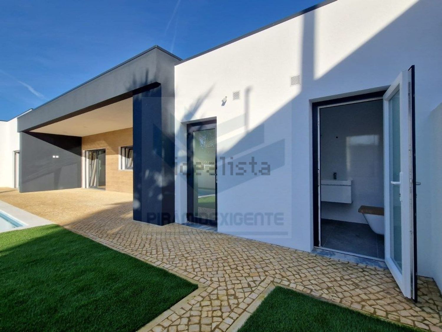 小楼房或独栋别墅出售在 Vila Nogueira de Azeitão - 外立面
