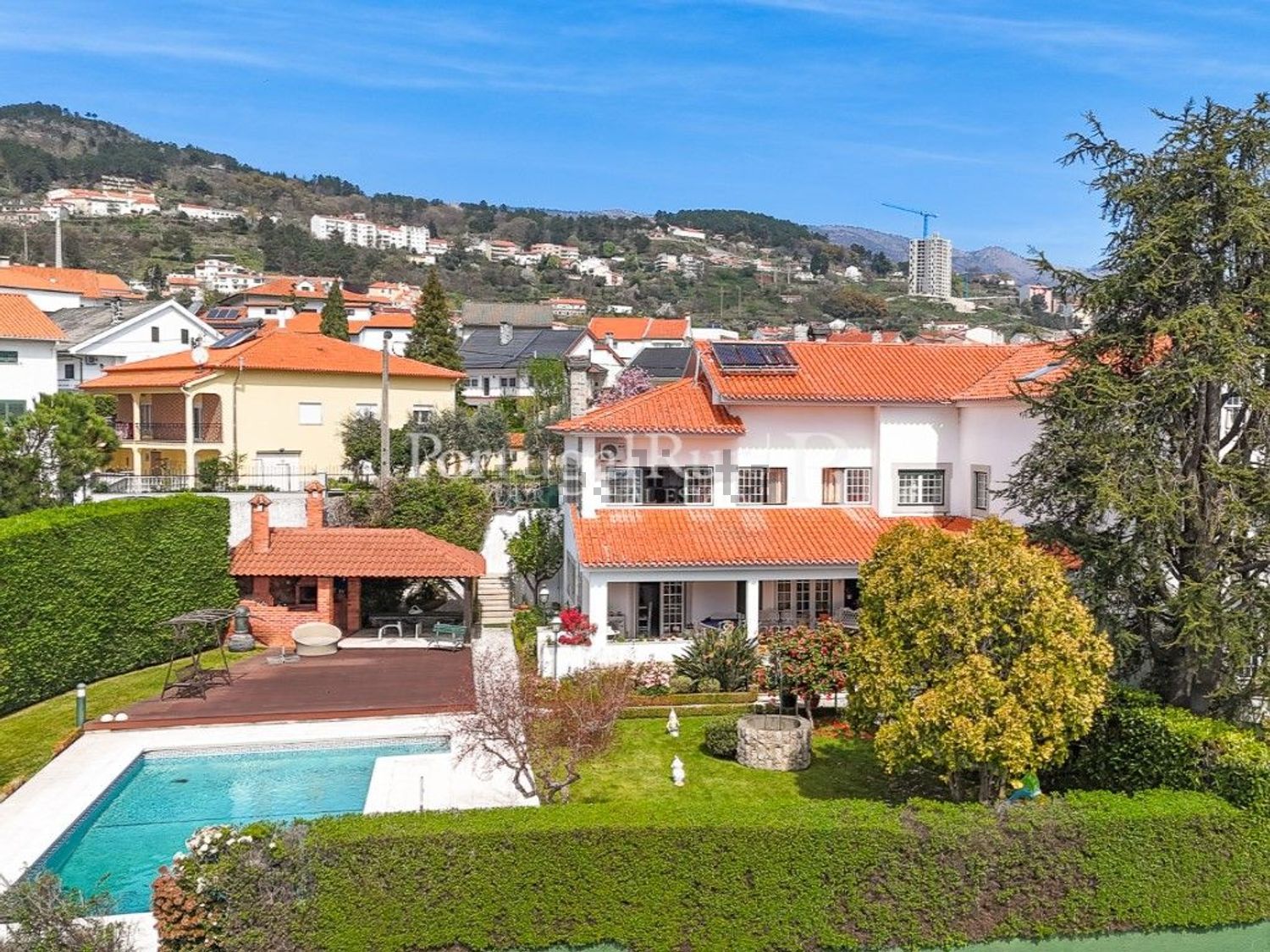 小楼房或独栋别墅出售在Rua da Quinta do Sol - 游泳池