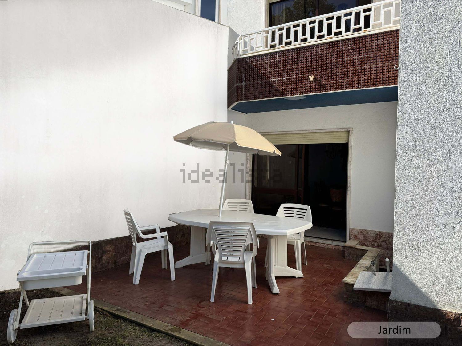 小楼房或独栋别墅出售在Rua Roque Lopes, 20 - 门廊