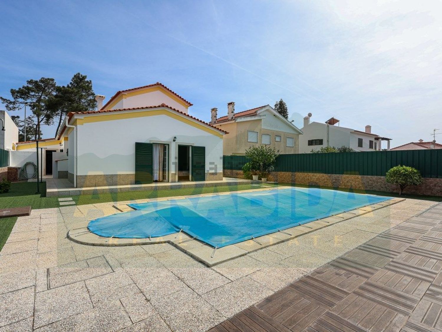 小楼房或独栋别墅出售在 Lagoa de Albufeira - 游泳池