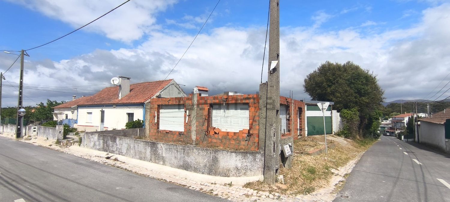 小楼房或独栋别墅出售在Rua da Macieira - 外立面