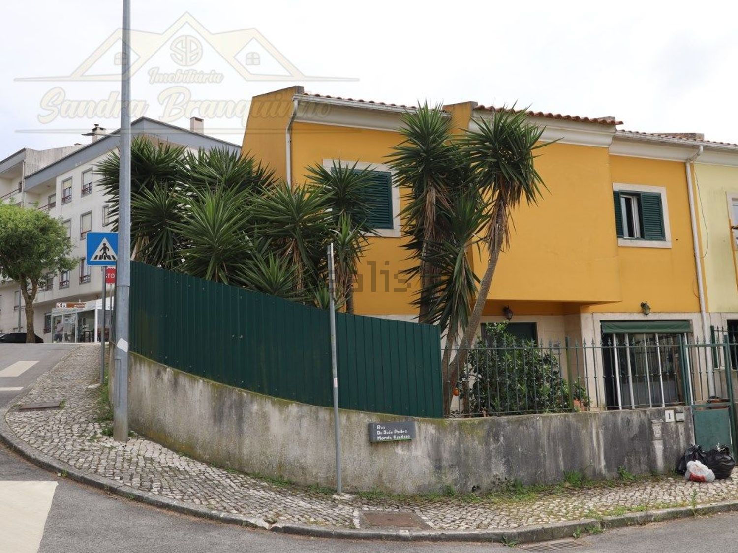 小楼房或独栋别墅出售在Rua Doutor João Pedro Morais Cardoso - 外立面
