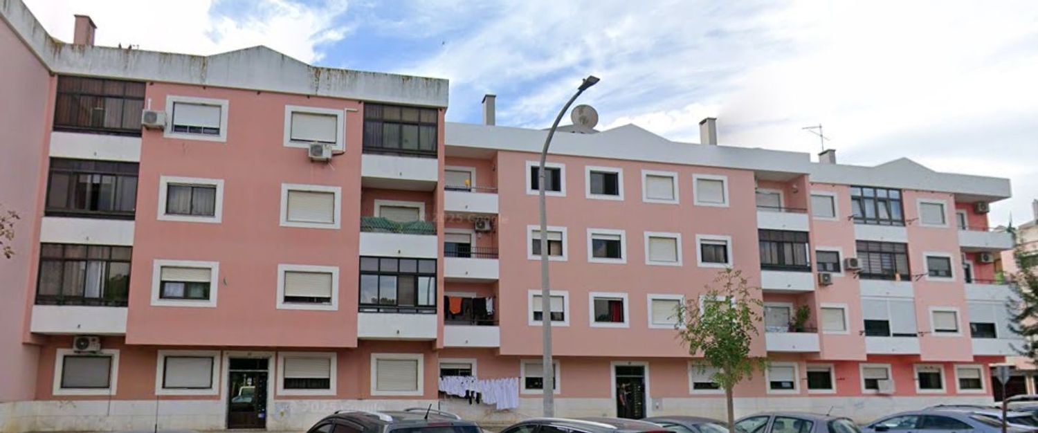 出租公寓 t3在Rua Alberto Valente, 44