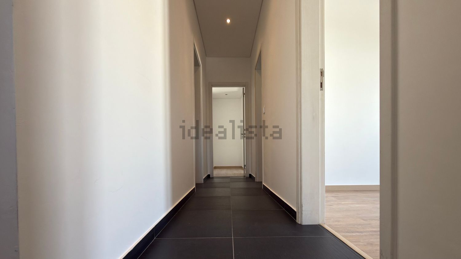 公寓 t3出售在Avenida dos Ferroviários, 1 - 过道