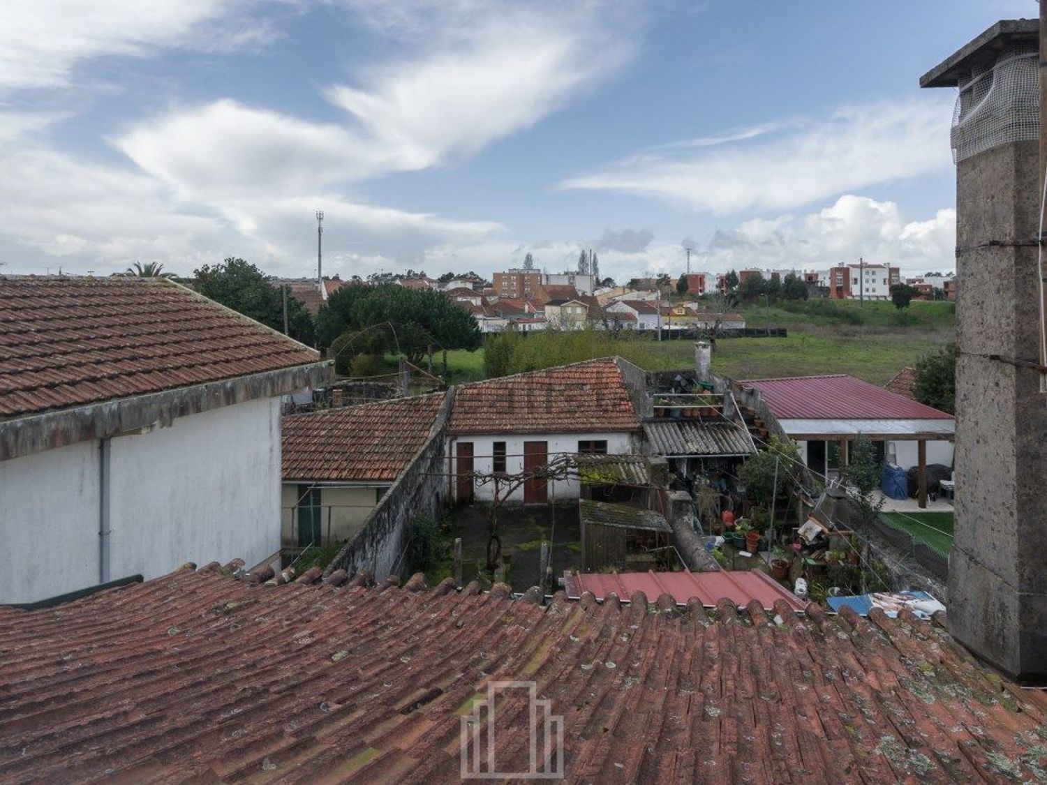 小楼房或独栋别墅出售在 Centro de Ovar - 外立面