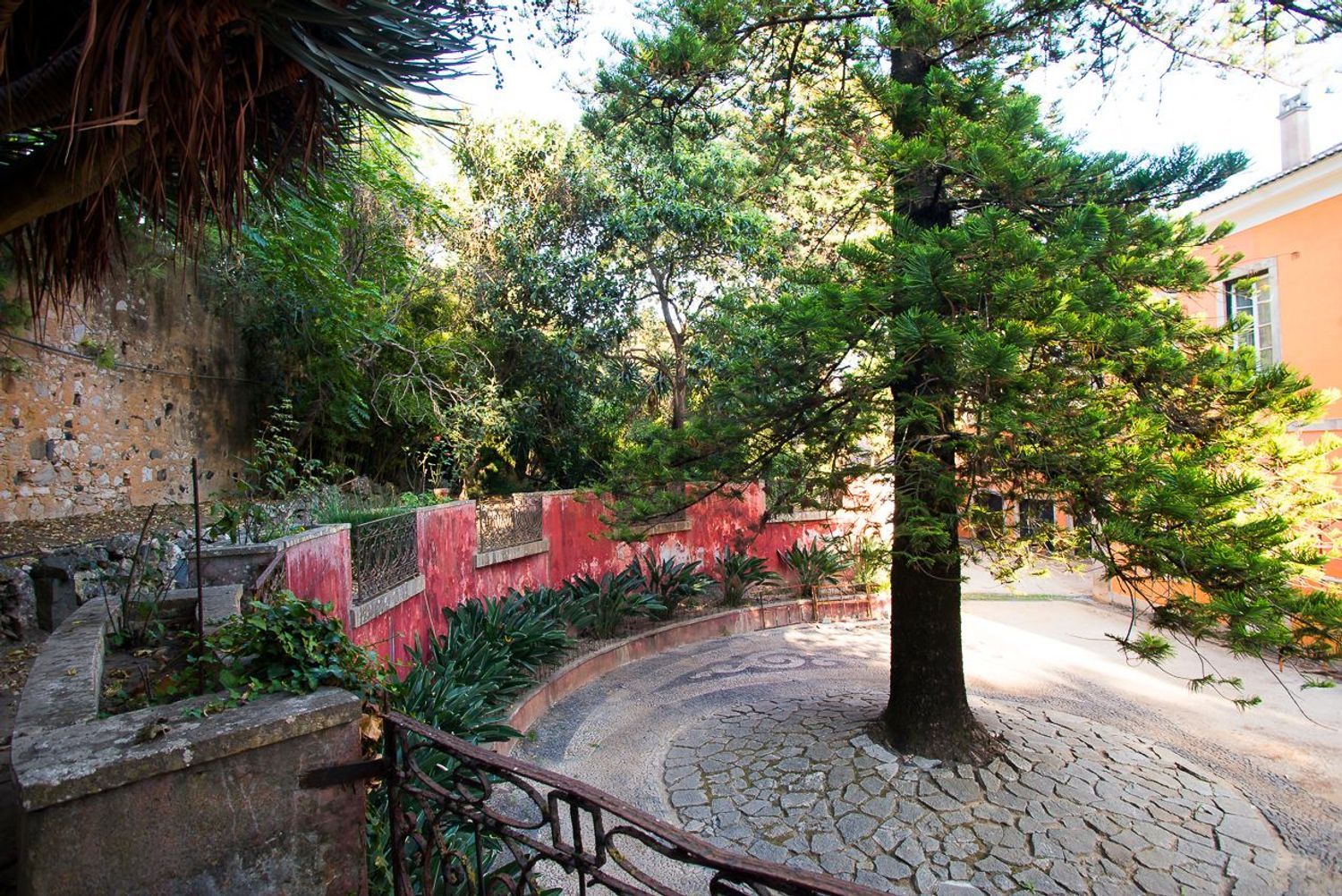 小楼房或独栋别墅出售在Avenida Marginal - 花园