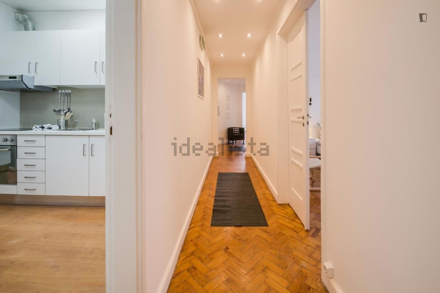 出租房间在Rua da Sociedade Farmacêutica - 过道