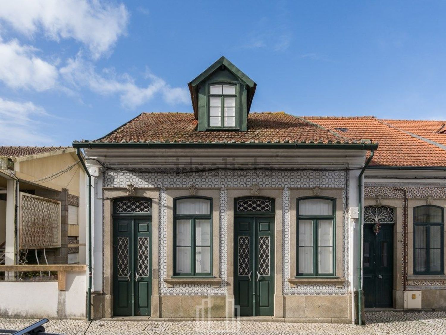 小楼房或独栋别墅出售在 Centro de Ovar - 外立面