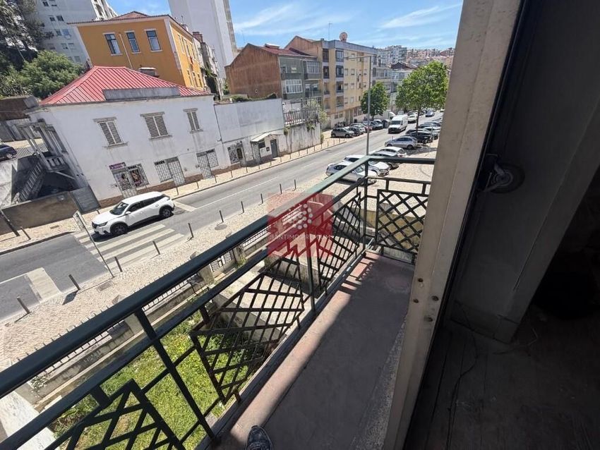 公寓 t5出售在Avenida Miguel Bombarda, 157
