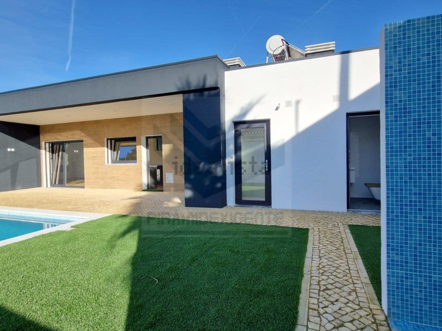 小楼房或独栋别墅出售在 Vila Nogueira de Azeitão - 外立面