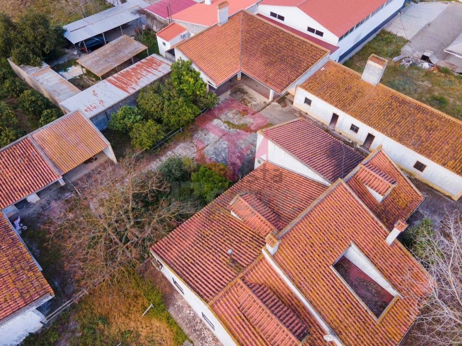 小楼房或独栋别墅出售在Rua de São Francisco - 游泳池