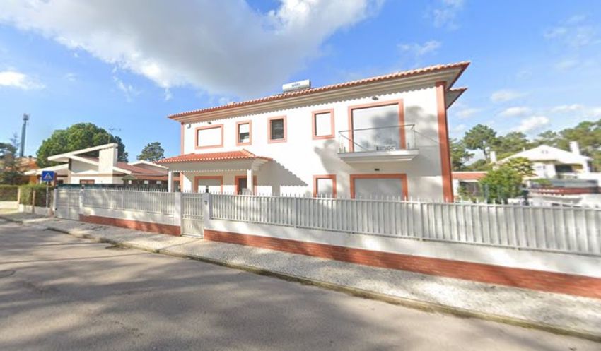 小楼房或别墅出售在Avenida da Verdizela