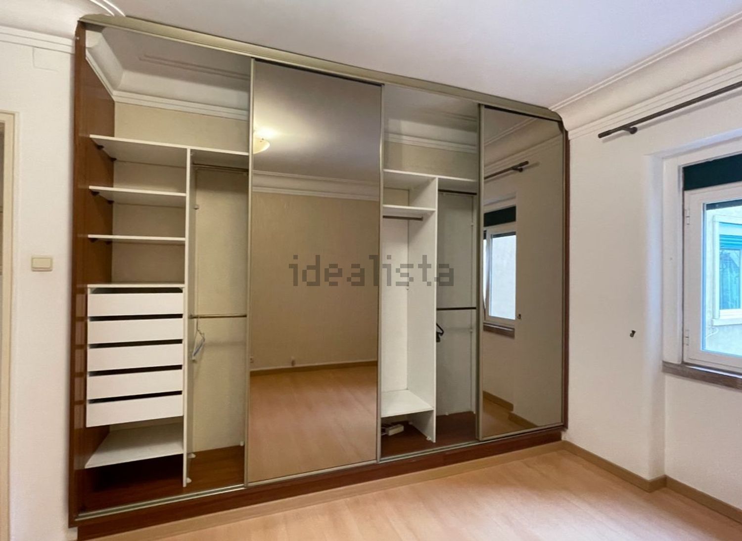 出租房间在Rua Actor Vale, 14 - 试衣间