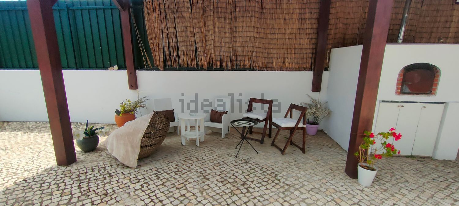 出租小楼房或独栋别墅在Rua da Alfarrobeira - 客厅