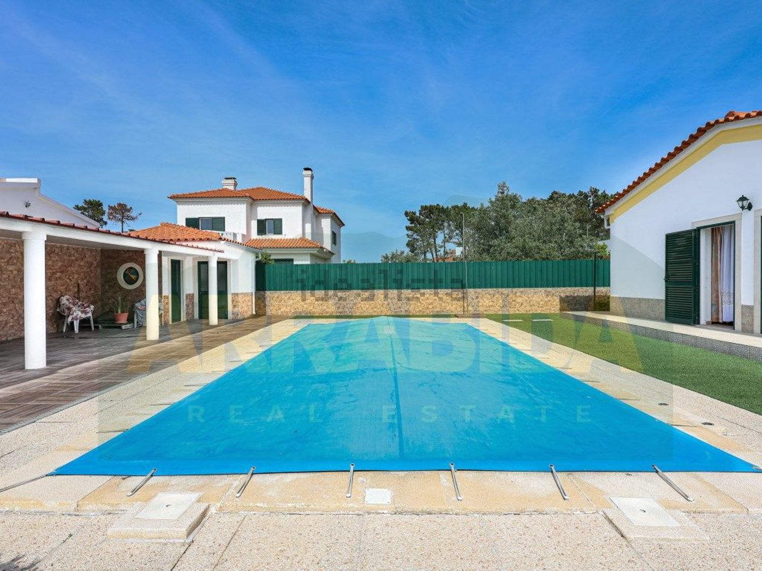 小楼房或独栋别墅出售在 Lagoa de Albufeira - 游泳池