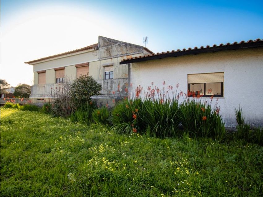 小楼房或独栋别墅出售在Rua Manuel Joaquim Macedo Souto Maior