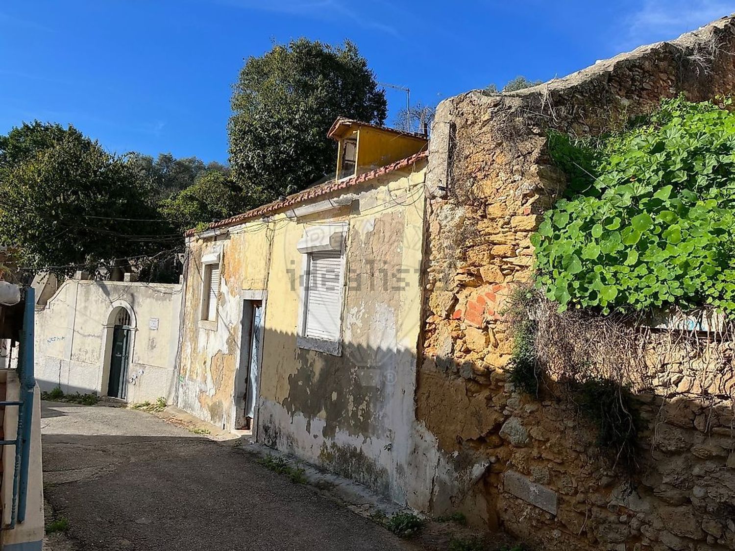 小楼房或独栋别墅出售在Rua das Oliveiras - 外立面