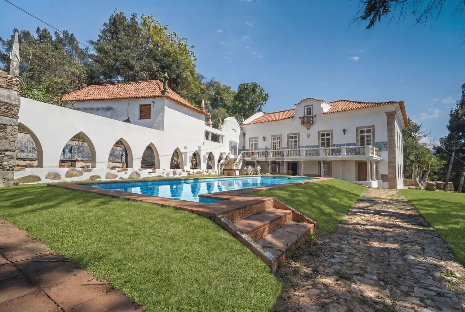 小楼房或独栋别墅出售在 Centro de Oliveira de Azeméis - 游泳池