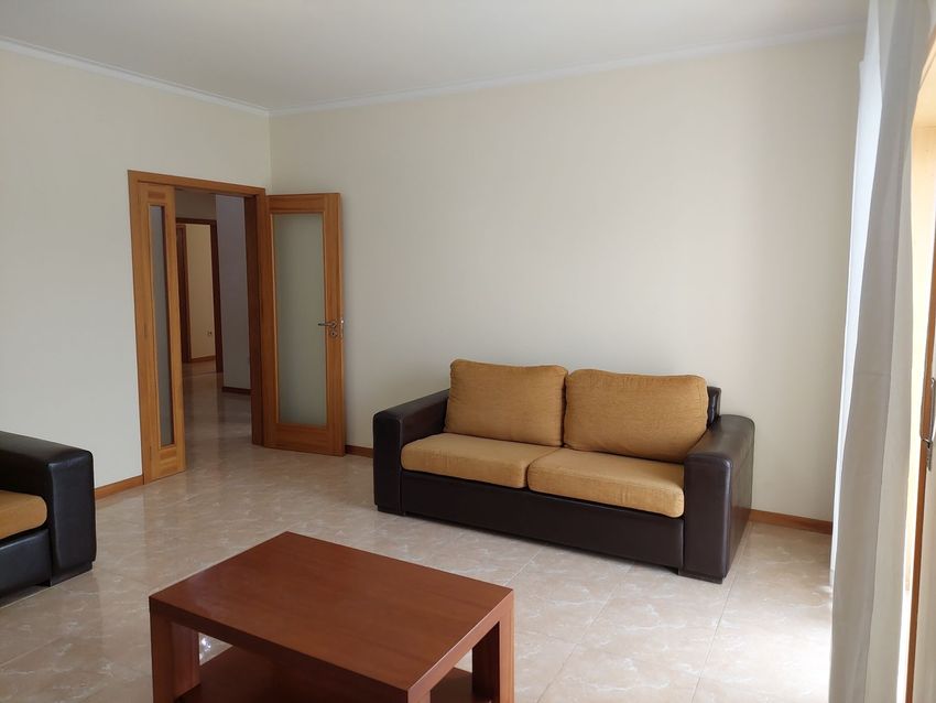 出租公寓 t2在Rua Madalena Sotto, 3720 -126