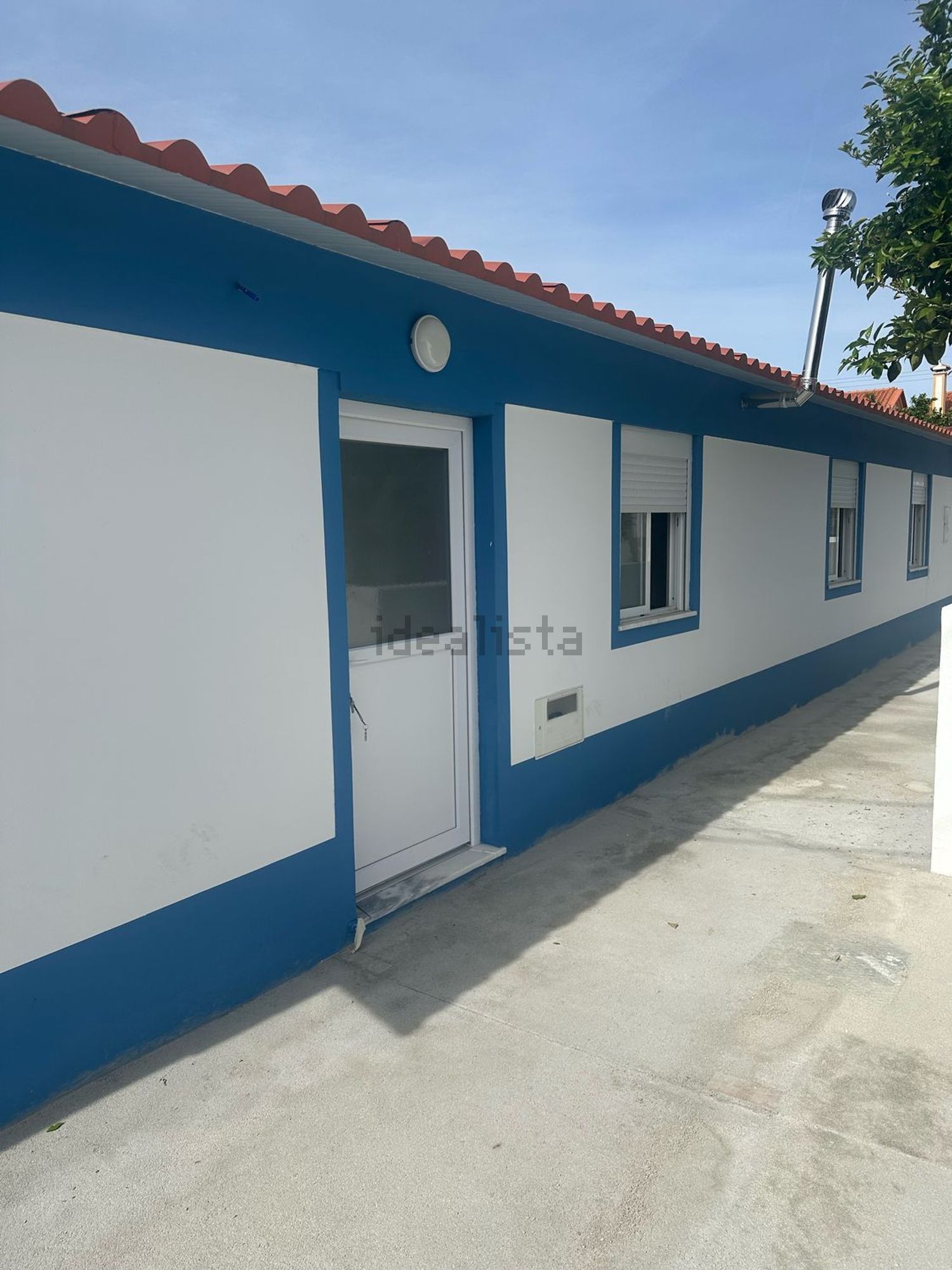 出租小楼房或独栋别墅在Rua dos batudes, 1 - 入口 / 出口