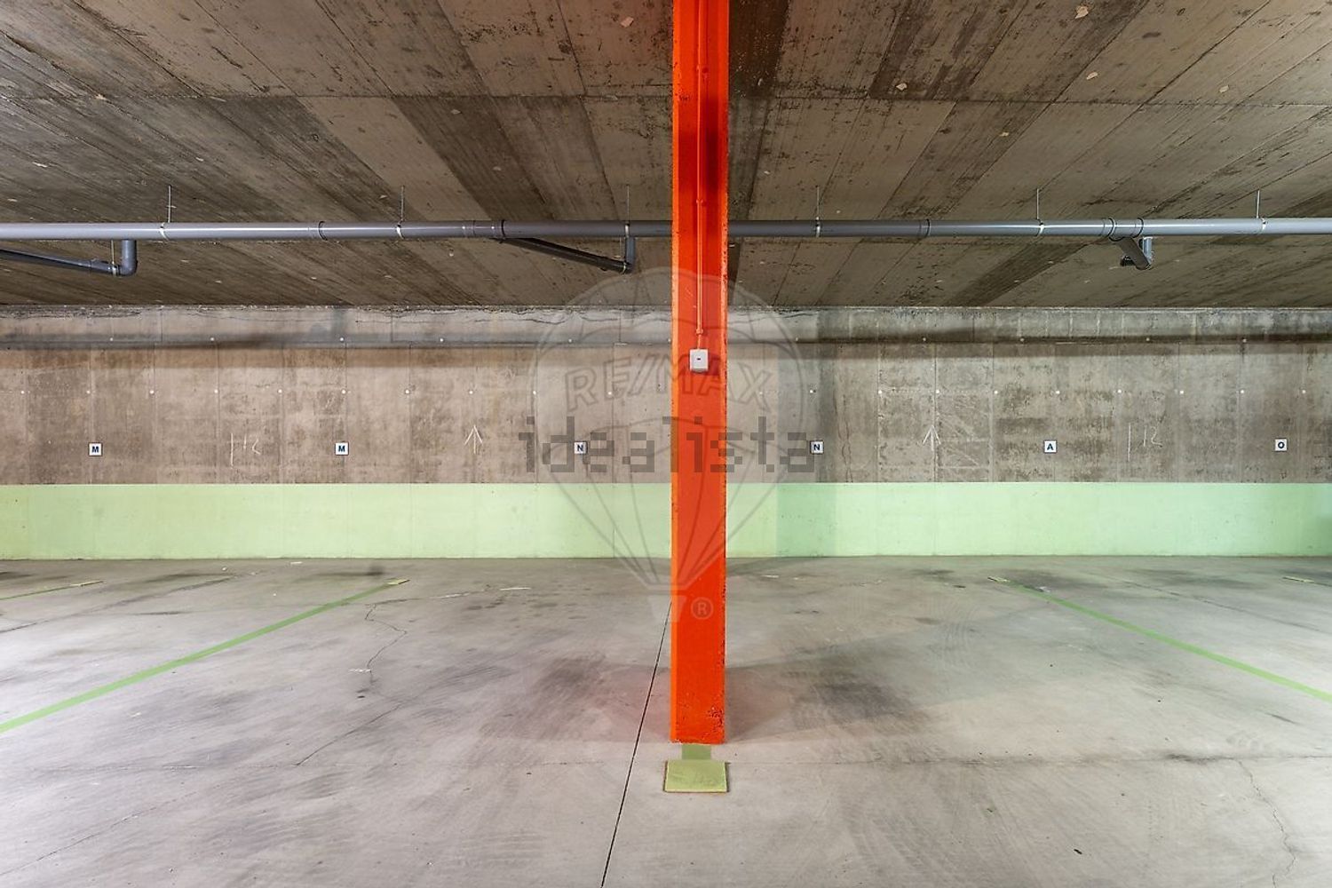 小楼房或独栋别墅出售在Avenida de Paimogo, 21 - 停车位