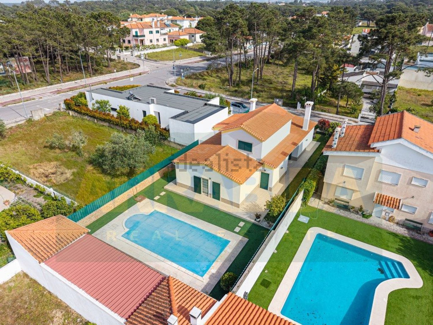小楼房或独栋别墅出售在 Lagoa de Albufeira - 游泳池