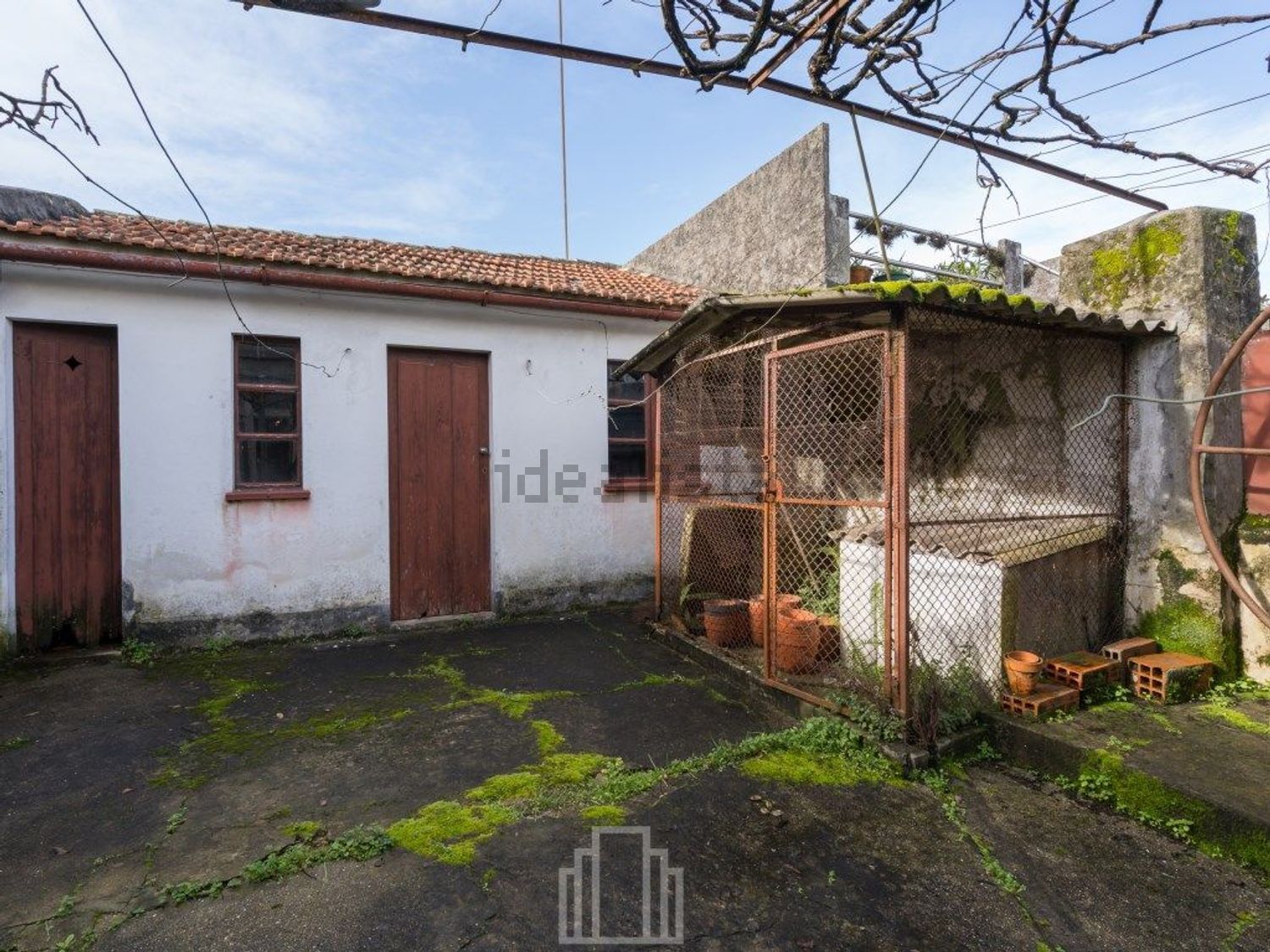 小楼房或独栋别墅出售在 Centro de Ovar - 外立面