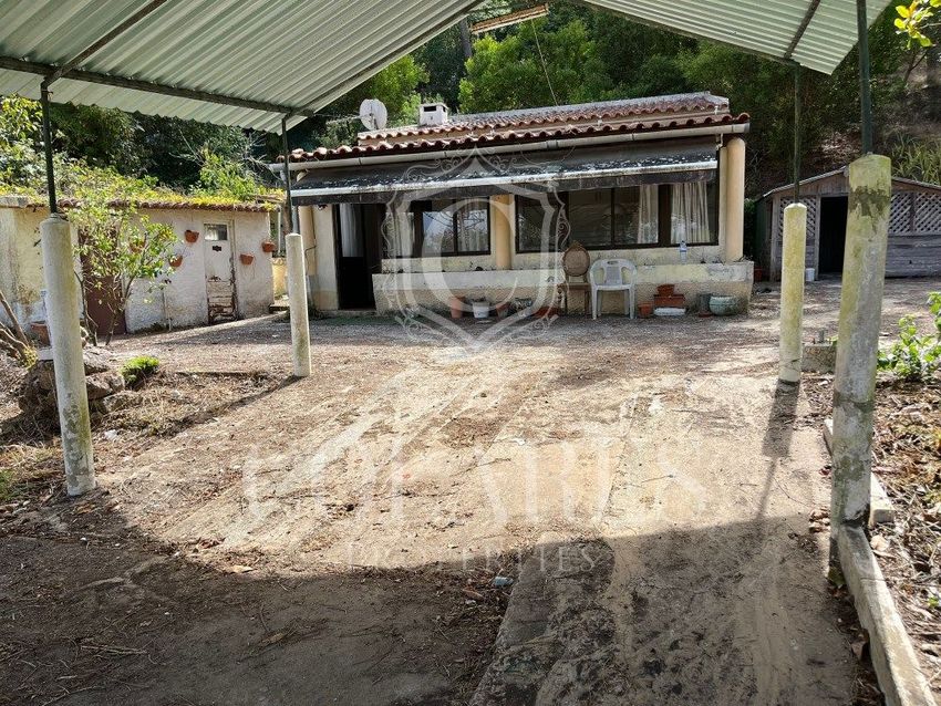 小楼房或独栋别墅出售在 Vila de Colares - Mucifal