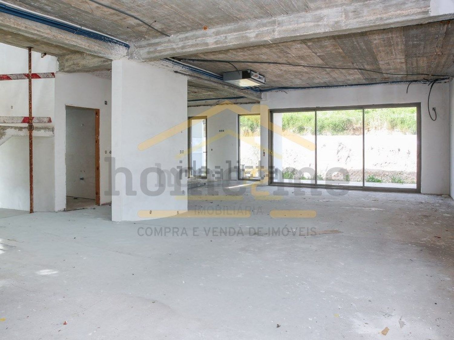 小楼房或独栋别墅出售在 Vila Franca de Xira - 停车位