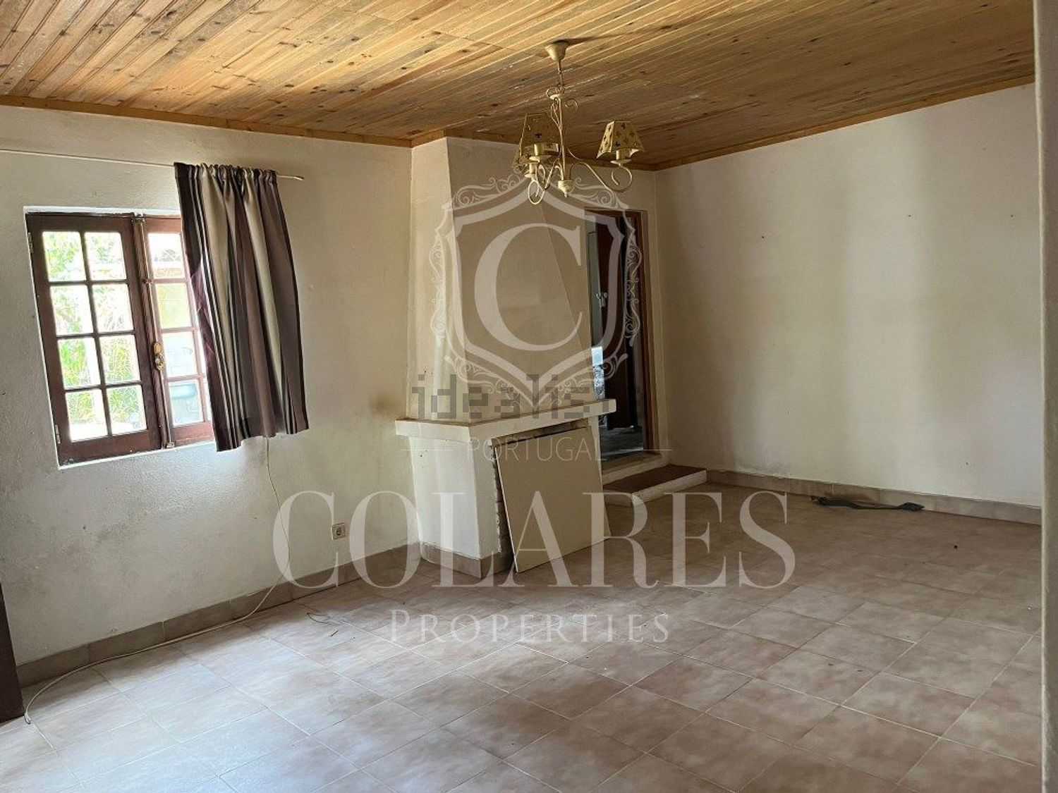 小楼房或独栋别墅出售在 Vila de Colares - Mucifal - 客厅