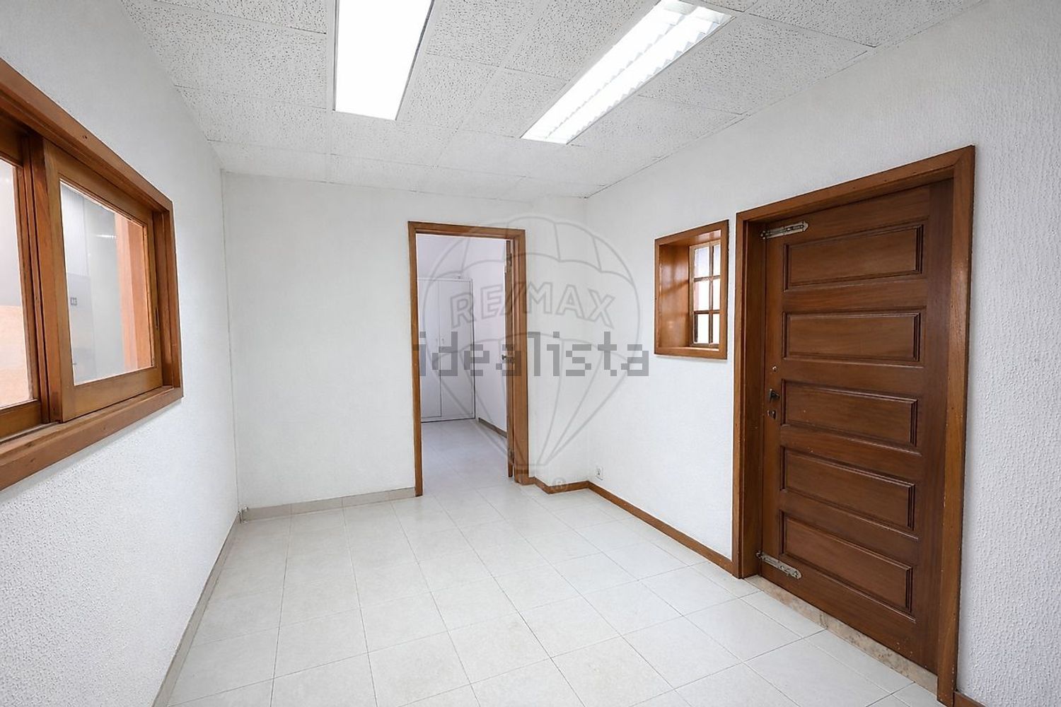 小楼房或独栋别墅出售在Avenida Estevão de Oliveira Maia - 居住