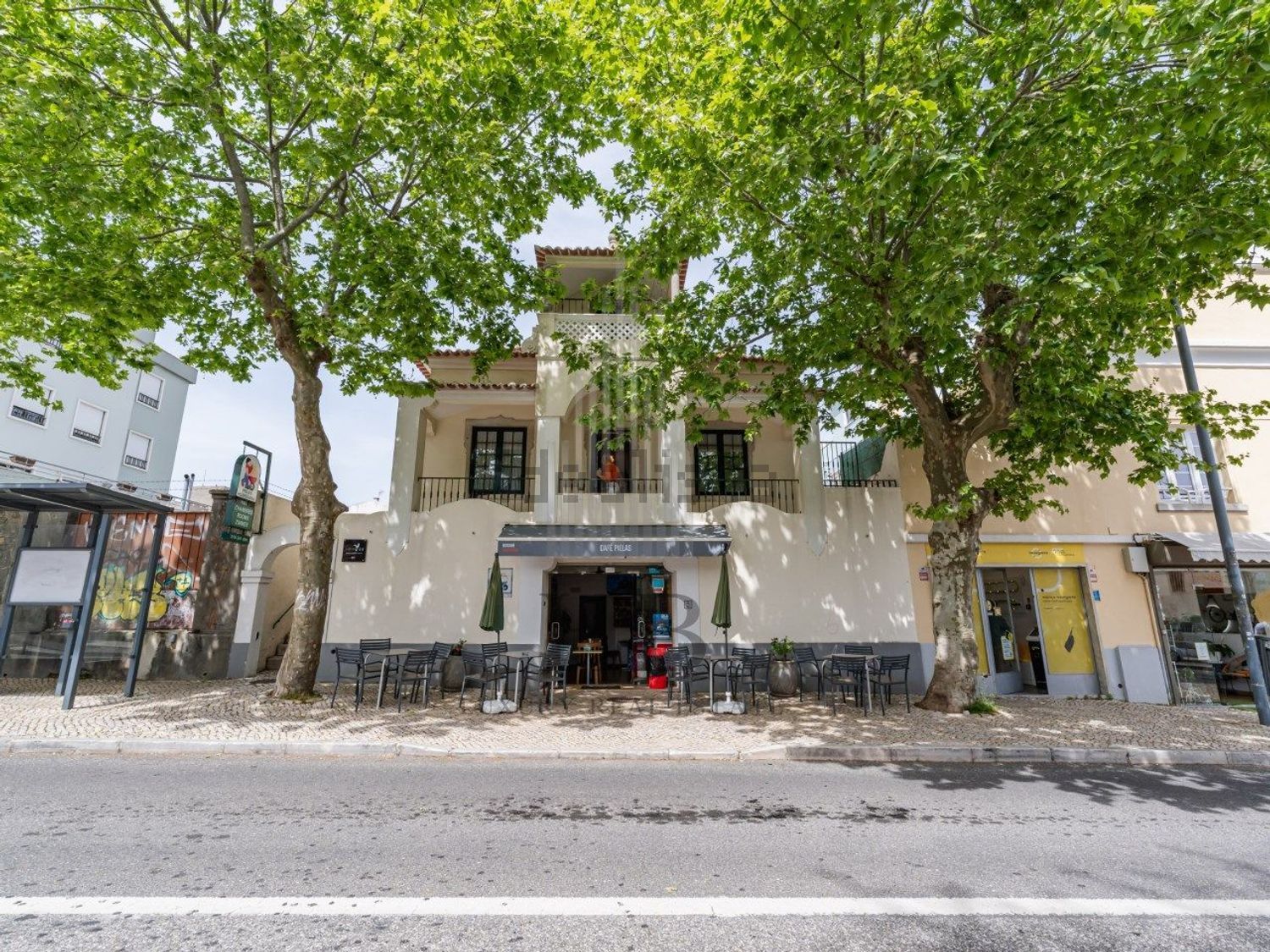 小楼房或独栋别墅出售在 Portela de Sintra - 外立面