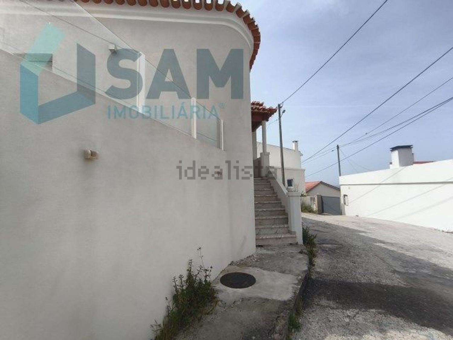 小楼房或独栋别墅出售在Rua das Flores - 外立面